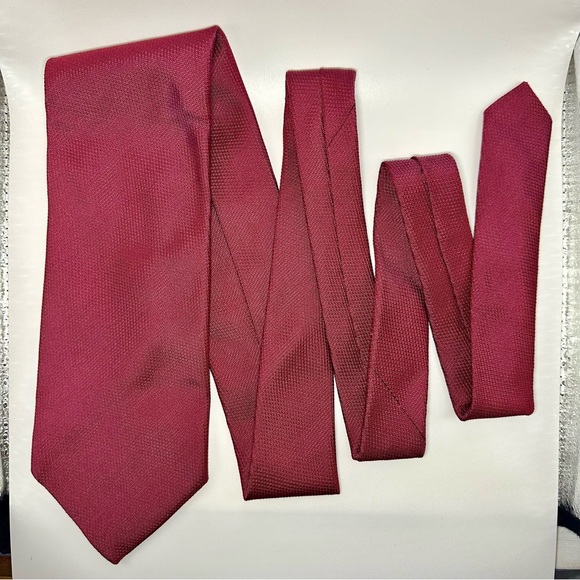Vintage Brooks Brothers Basics Classic Red Textured Silk Tie 3.75” - Picture 5 of 7